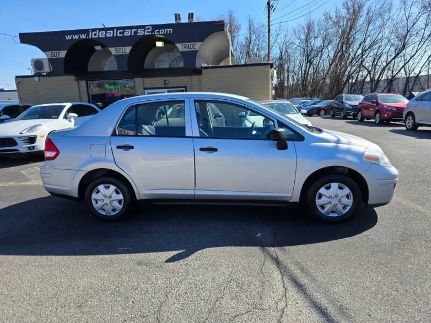 2009 Nissan Versa 1.6 Base photo 1