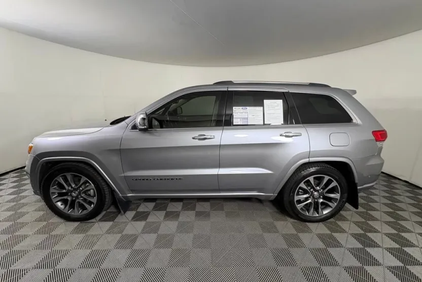 2017 Jeep Grand Cherokee Overland photo 1