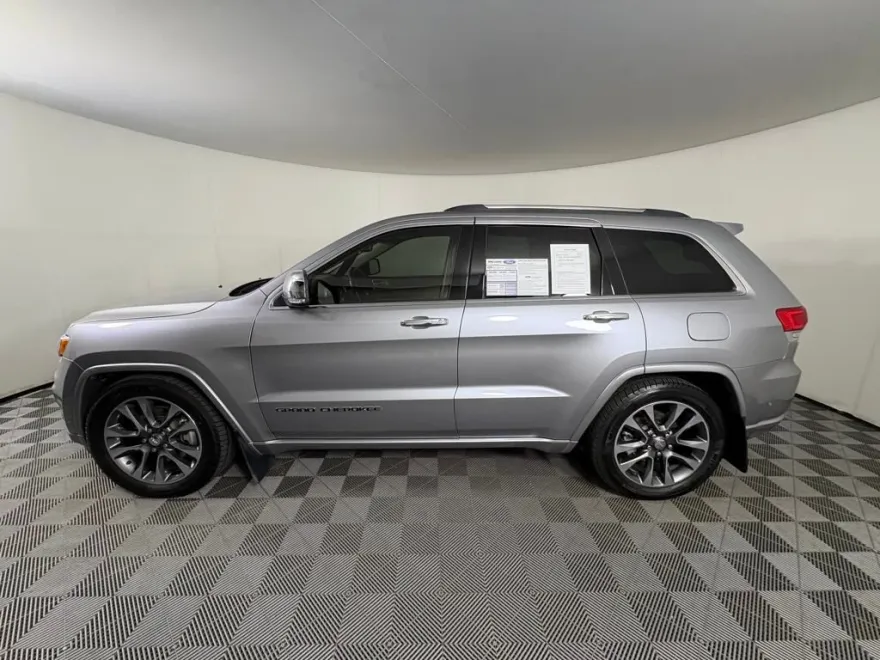 2017 Jeep Grand Cherokee Overland photo 1