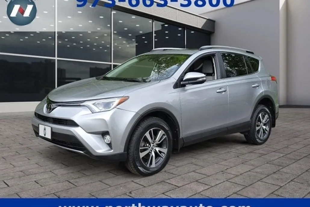 2018 Toyota RAV4 XLE photo 1
