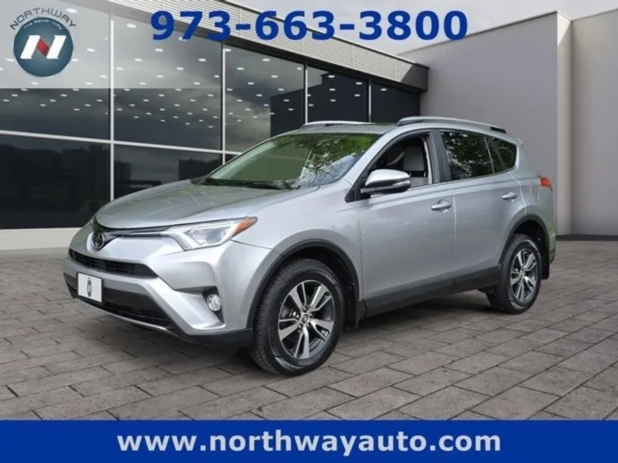 2018 Toyota RAV4 XLE photo 1