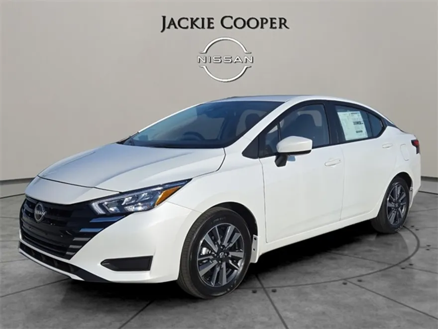 2025 Nissan Versa 1.6 SV photo 1