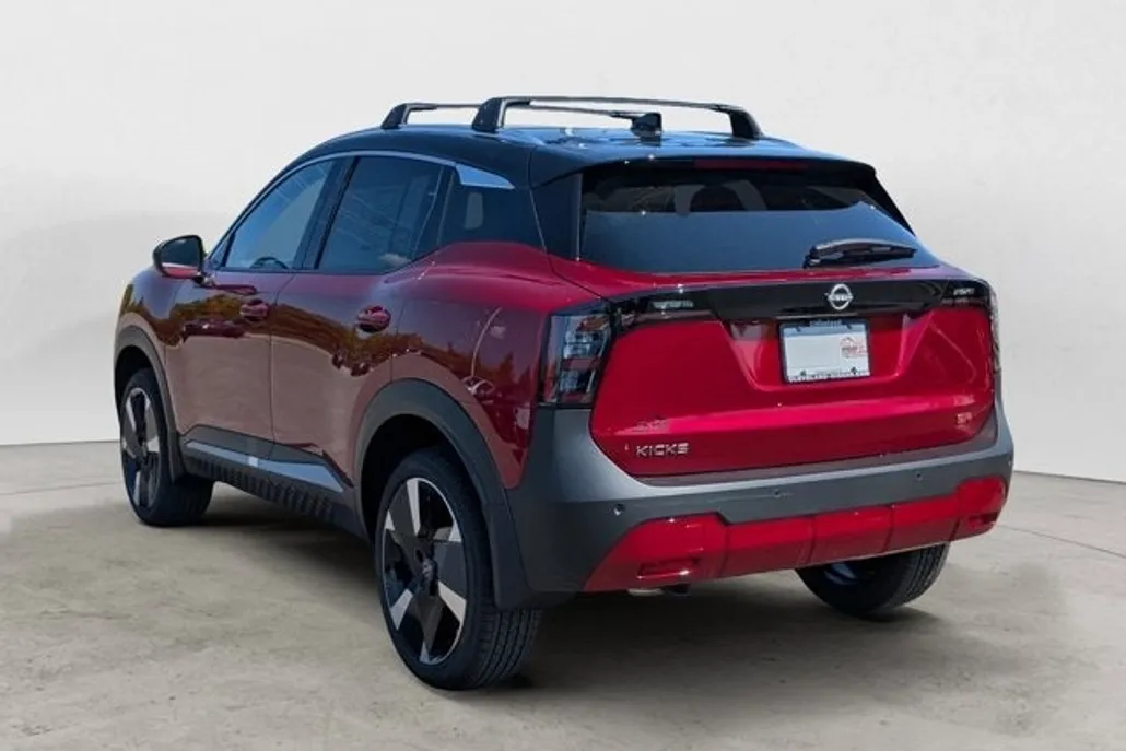 2026 Nissan Kicks SR photo 1