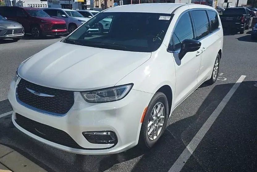 2025 Chrysler Pacifica photo 1