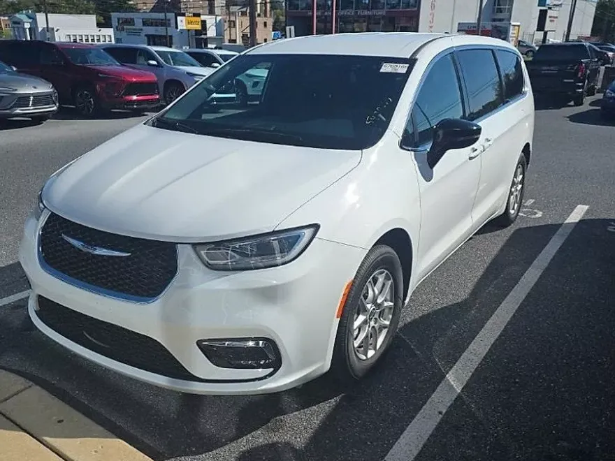 2025 Chrysler Pacifica photo 1