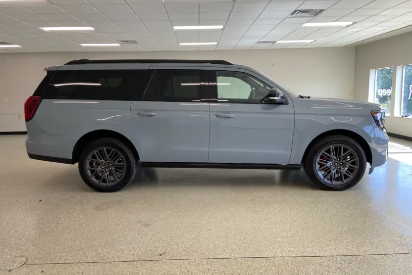 2025 Ford Expedition MAX Platinum photo 1