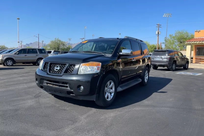 2015 Nissan Armada SV photo 1