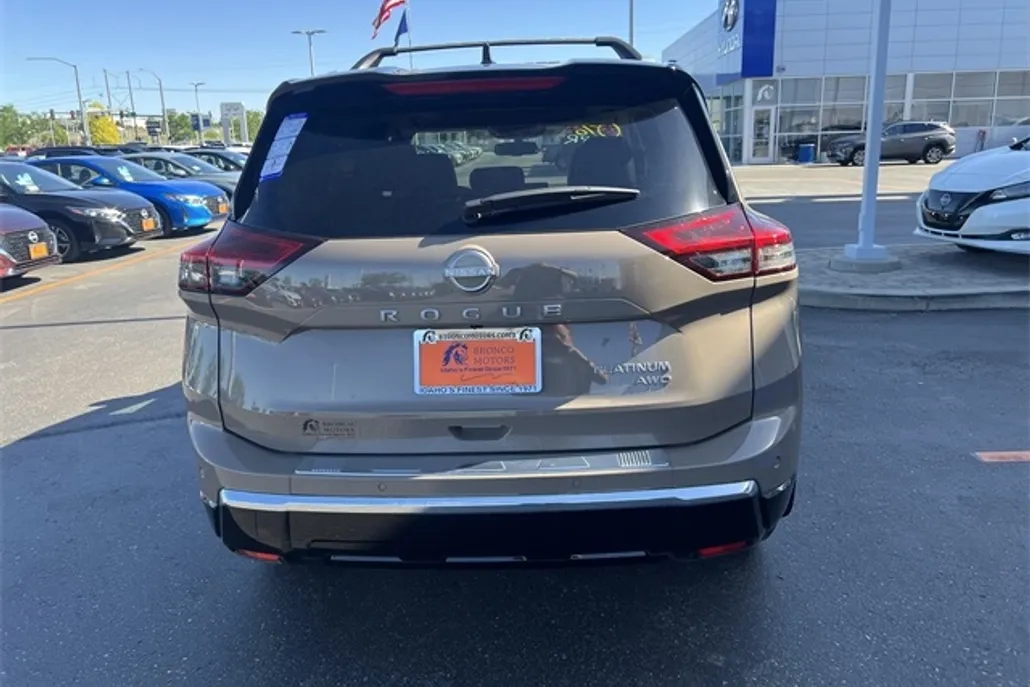 2025 Nissan Rogue Platinum photo 1
