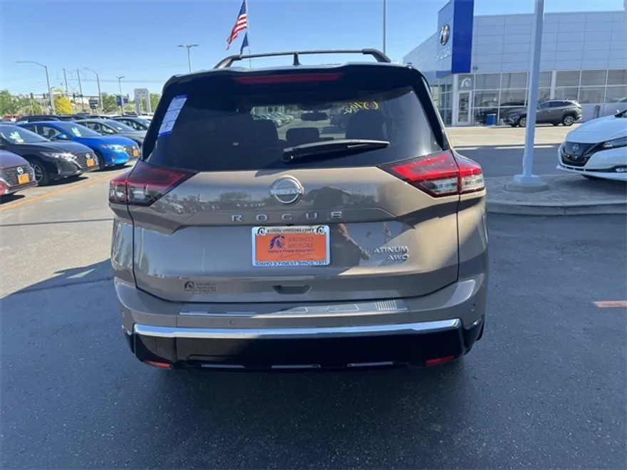2025 Nissan Rogue Platinum photo 1
