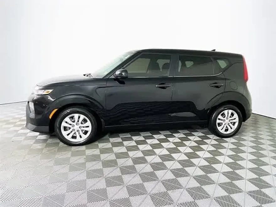 2022 Kia Soul LX photo 1