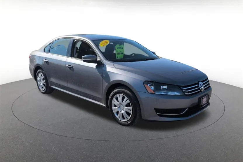 2015 Volkswagen Passat S photo 1