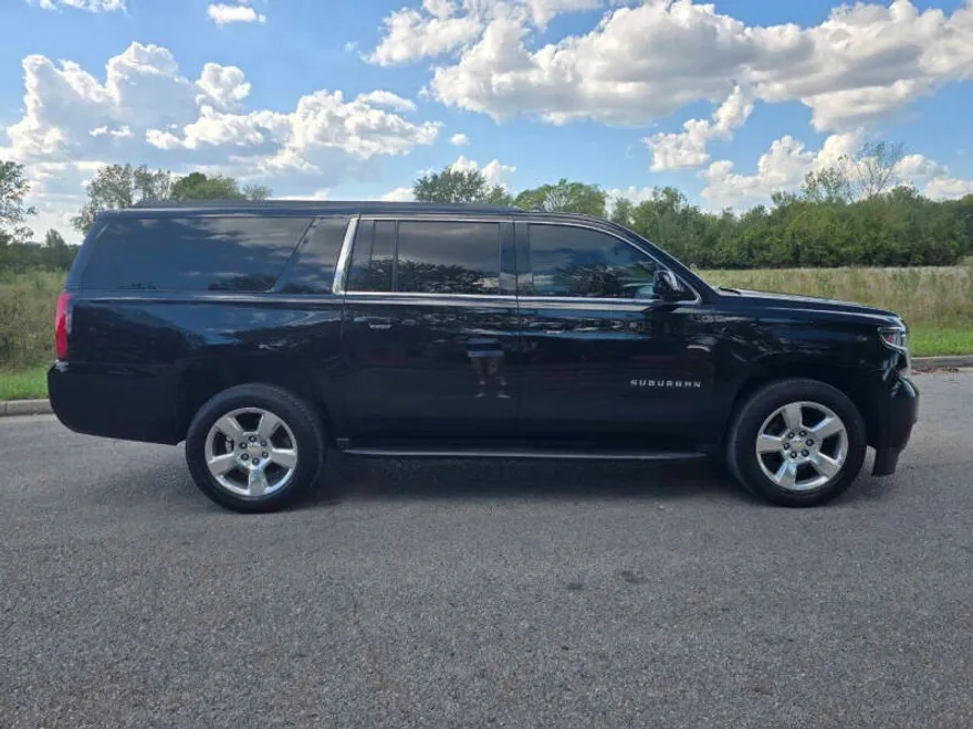 2017 Chevrolet Suburban LS photo 1