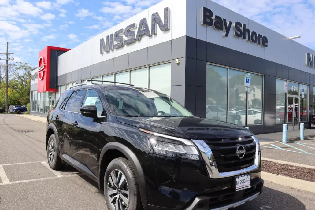 2025 Nissan Pathfinder SL photo 1