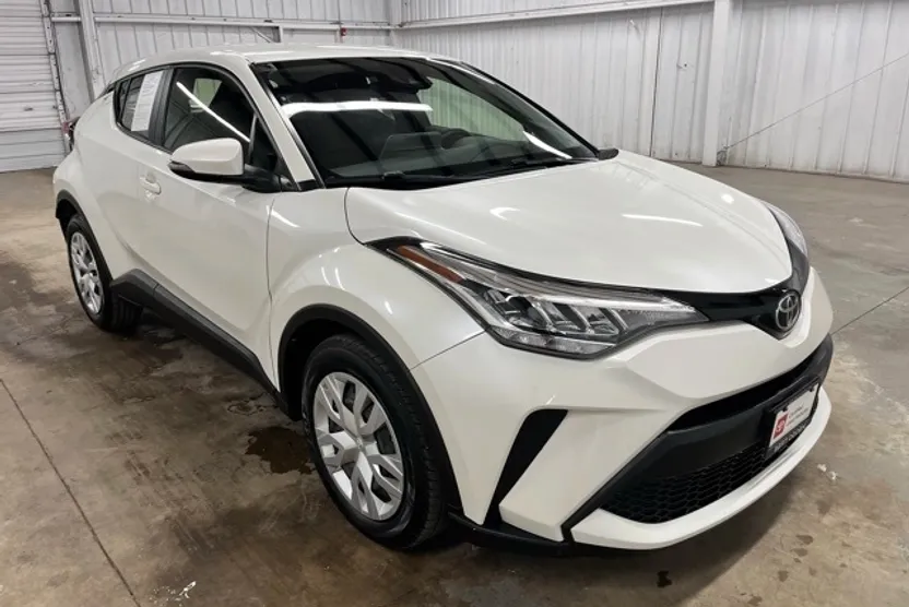 2021 Toyota C-HR LE photo 1