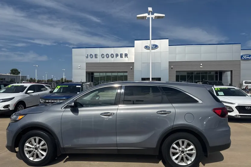 2020 Kia Sorento LX photo 1