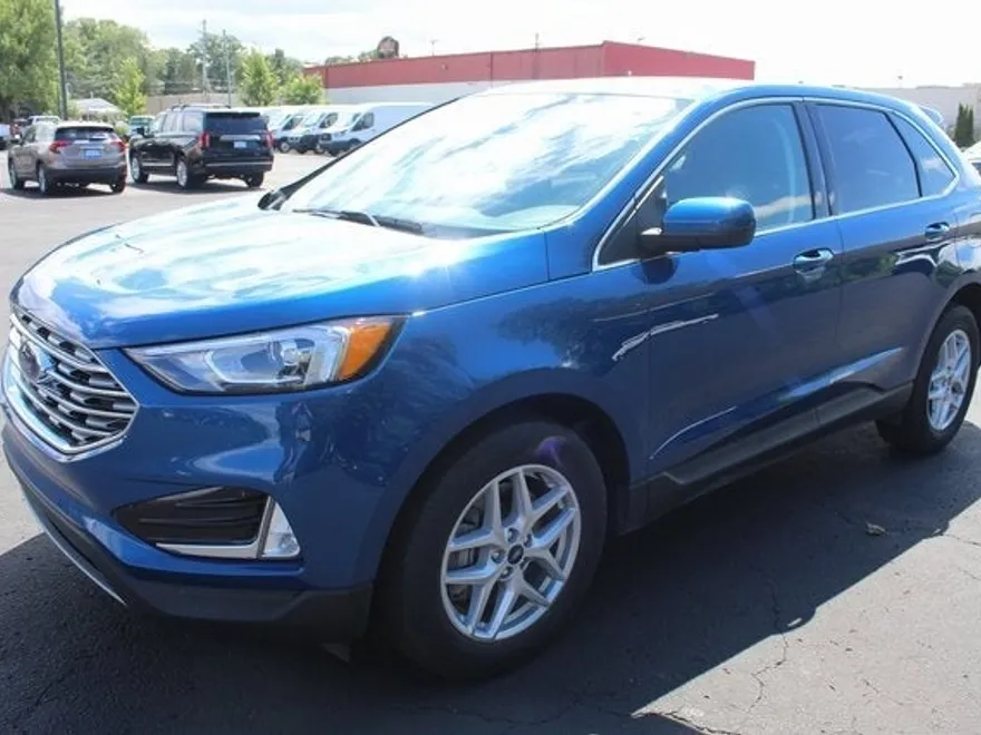 2022 Ford Edge SEL photo 1