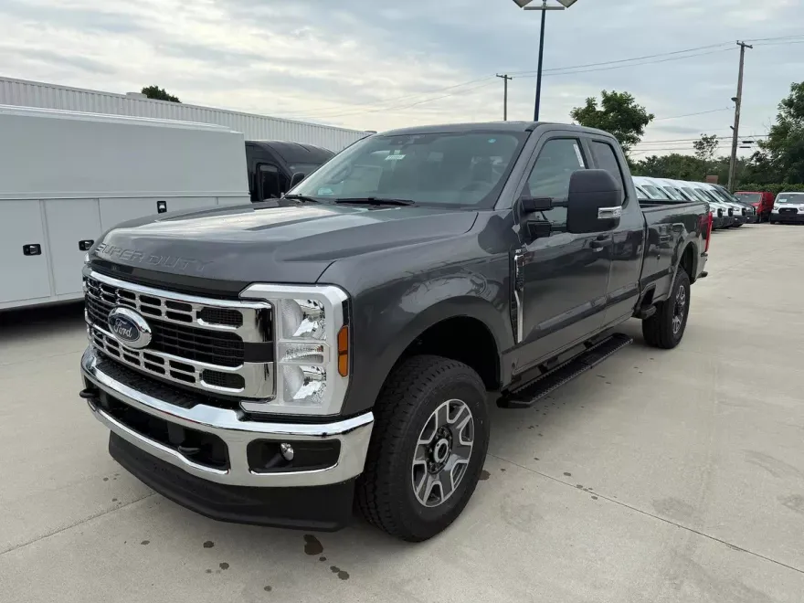 2025 Ford F-350 XLT photo 1