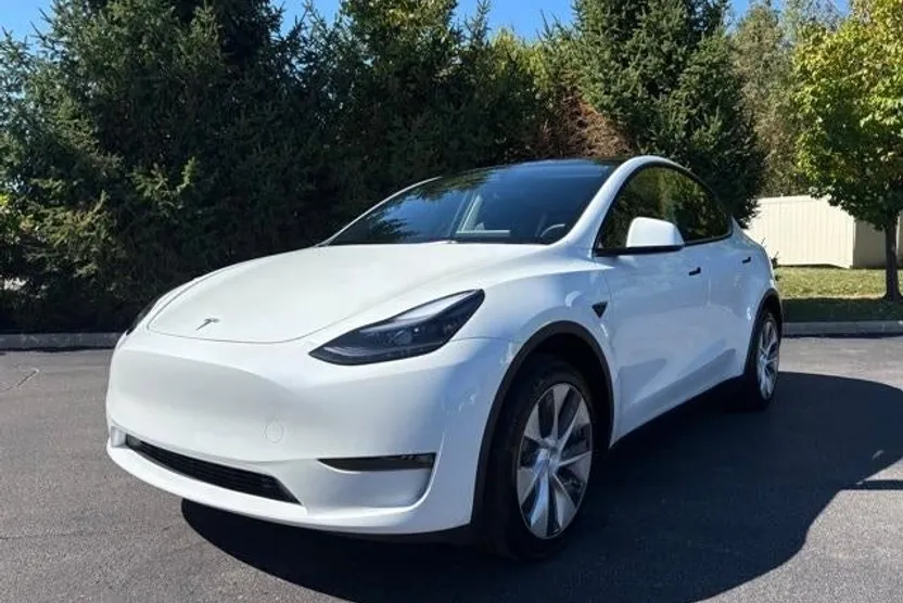 2023 Tesla Model Y Long Range photo 1