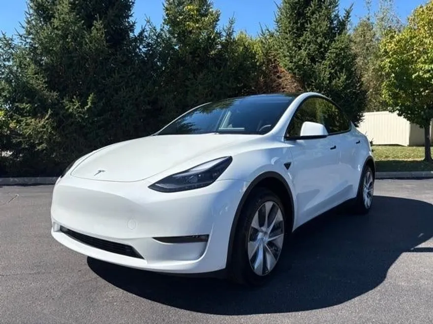 2023 Tesla Model Y Long Range photo 1