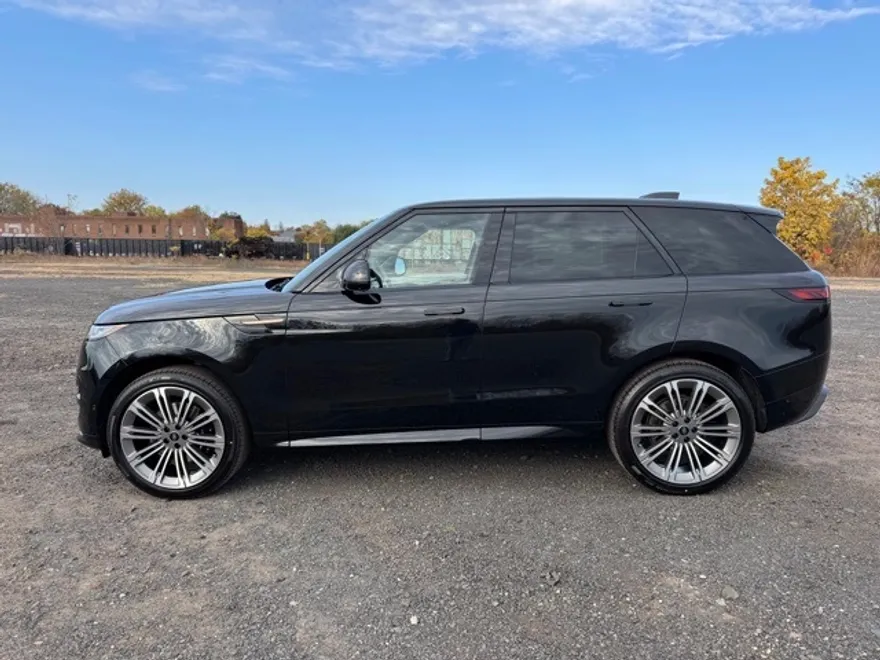 2025 Land Rover Range Rover Sport SE photo 1