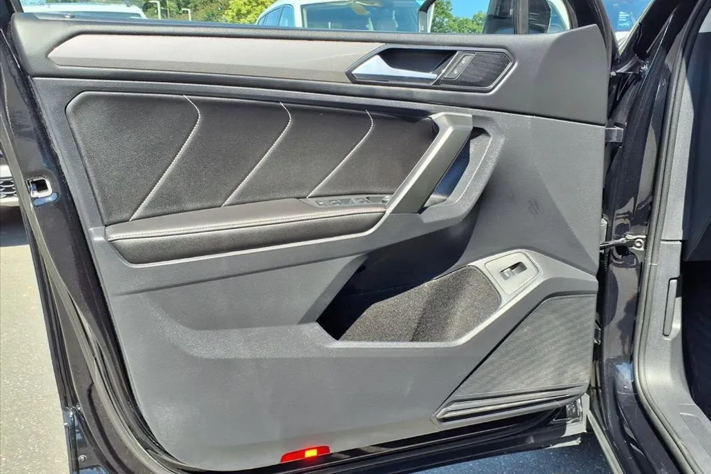 2024 Volkswagen Tiguan SE Wolfsburg Edition photo 1