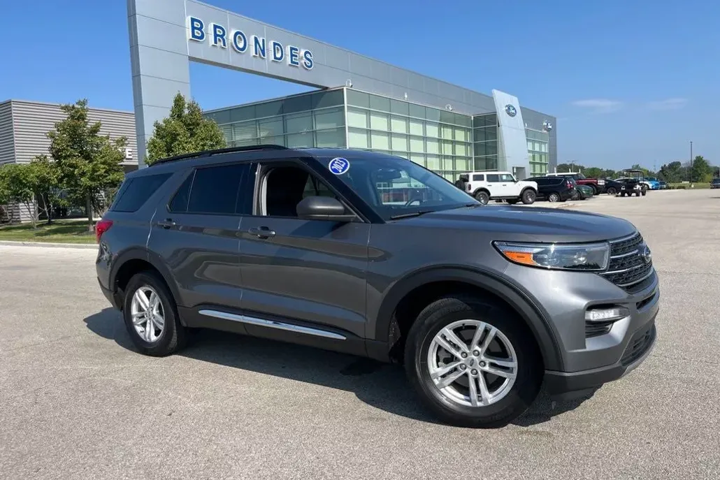 2023 Ford Explorer XLT photo 1