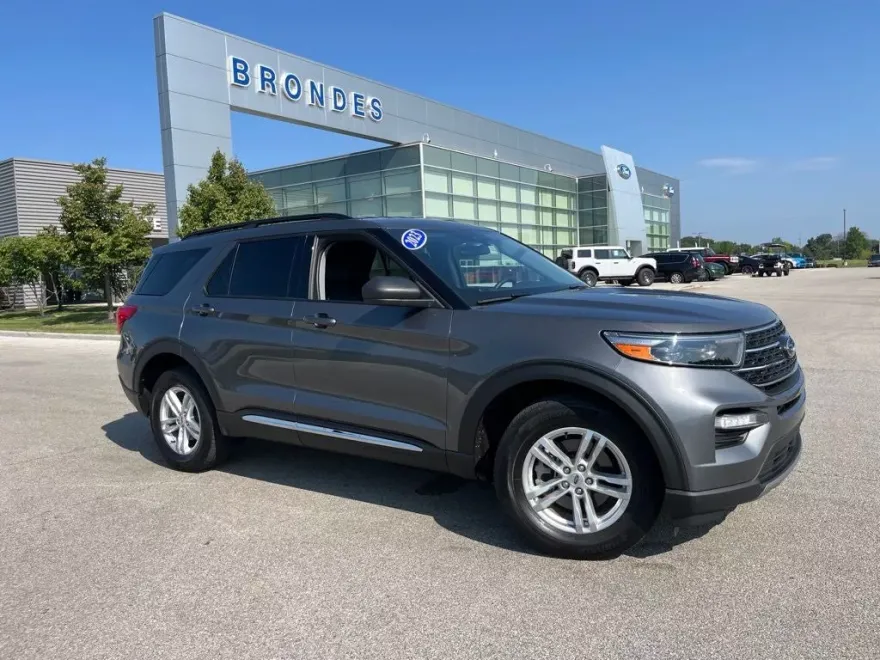 2023 Ford Explorer XLT photo 1