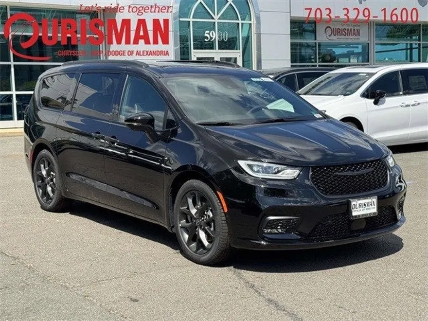2026 Chrysler Pacifica Limited photo 1