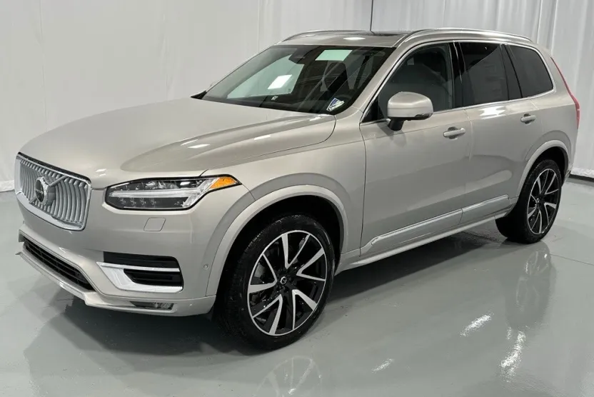2025 Volvo XC90 B5 Plus photo 1