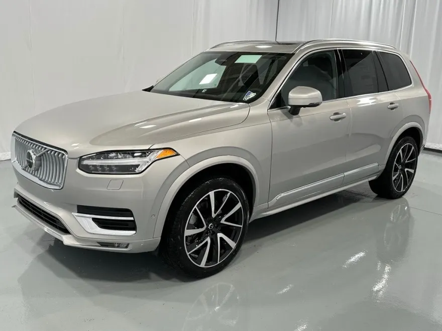2025 Volvo XC90 B5 Plus photo 1