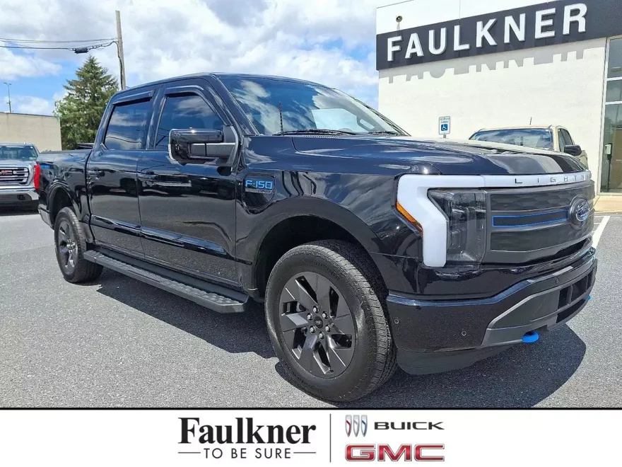 2023 Ford F-150 Lightning Lariat photo 1