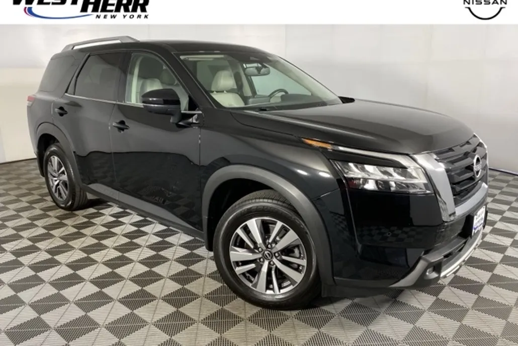 2022 Nissan Pathfinder SL photo 1