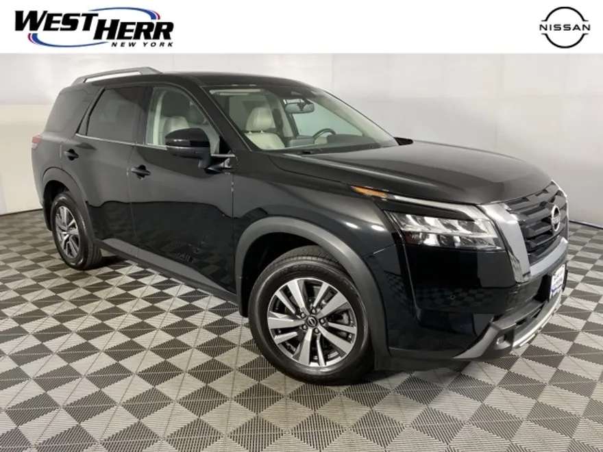 2022 Nissan Pathfinder SL photo 1