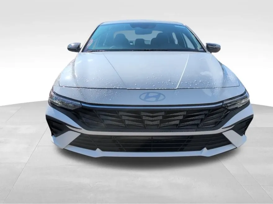 2025 Hyundai Elantra SEL Sport photo 1