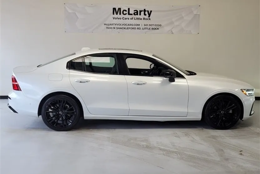 2024 Volvo S60 B5 Plus Black Edition photo 1