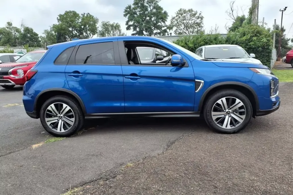 2023 Mitsubishi Outlander Sport SE photo 1