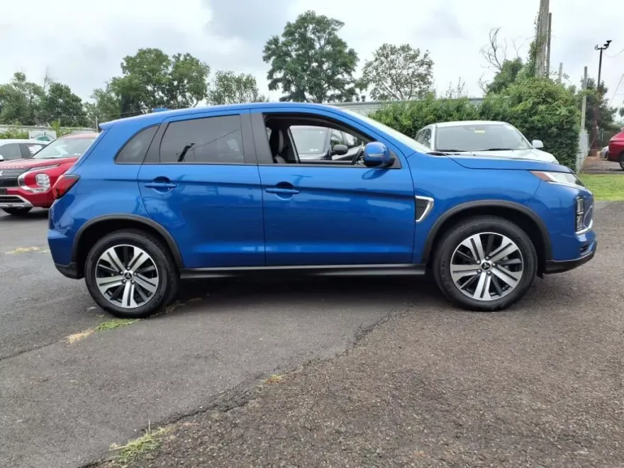 2023 Mitsubishi Outlander Sport SE photo 1