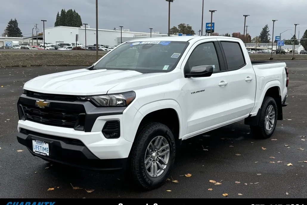 2024 Chevrolet Colorado LT photo 1