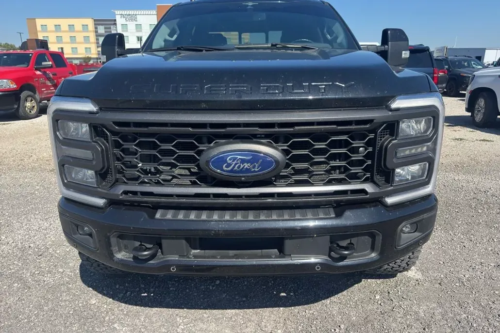 2023 Ford F-250 Lariat photo 1