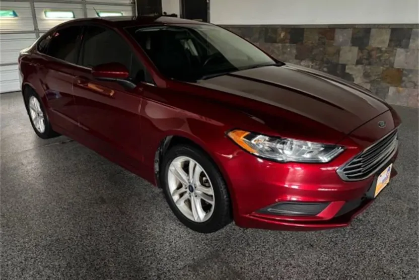 2018 Ford Fusion SE photo 1