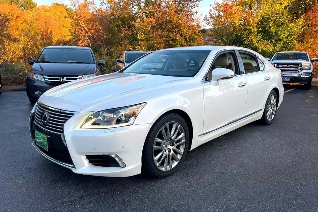 2015 Lexus LS 460 photo 1