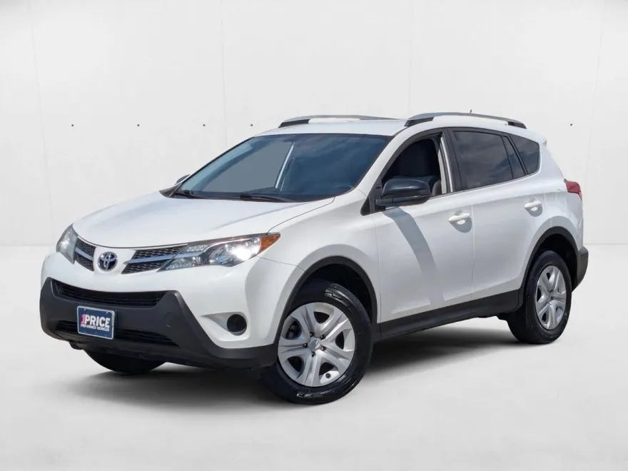 2015 Toyota RAV4 LE photo 1