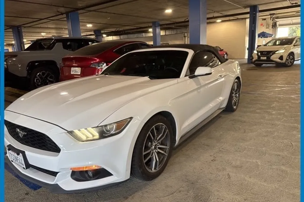 2017 Ford Mustang EcoBoost Premium photo 1