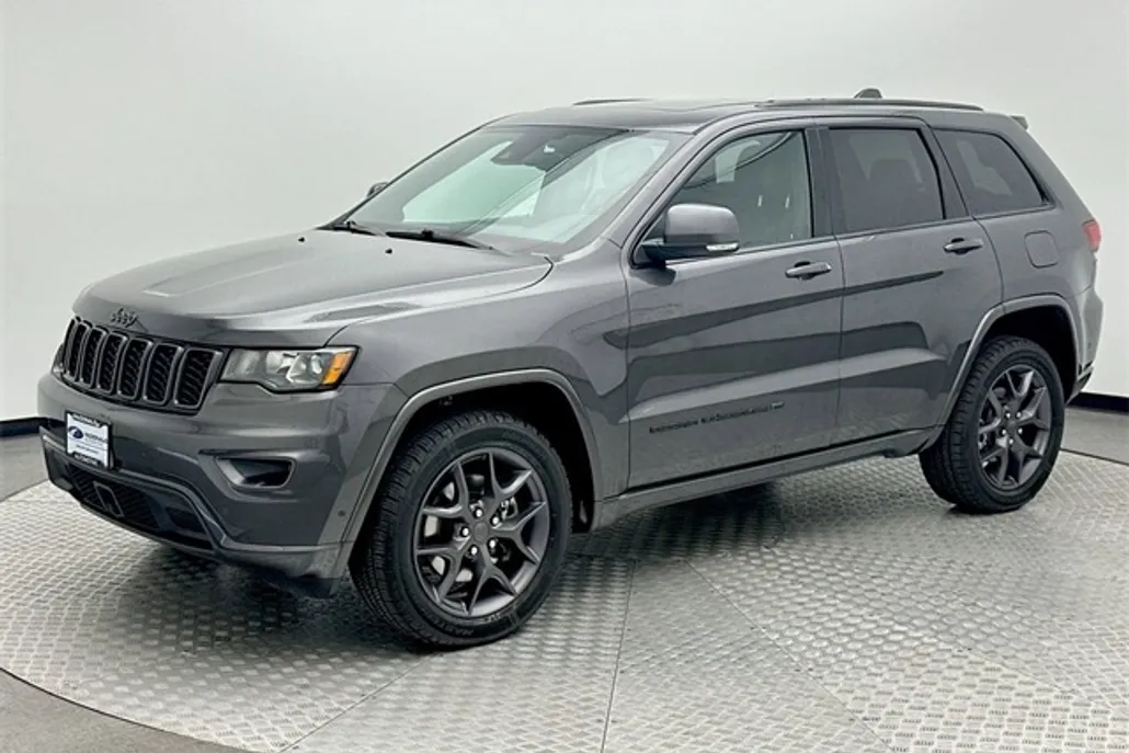 2021 Jeep Grand Cherokee Anniversary Edition photo 1