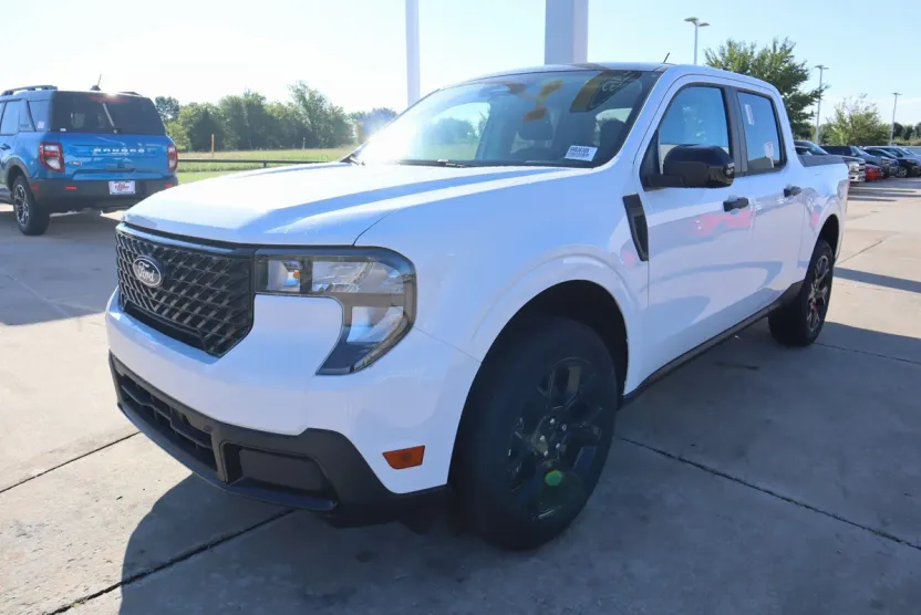 2025 Ford Maverick XLT photo 1