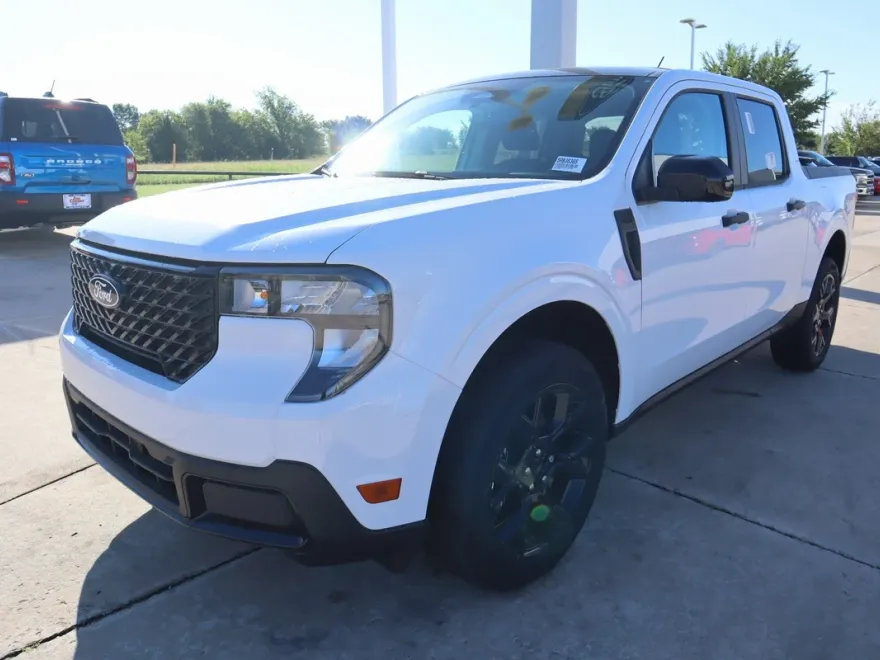 2025 Ford Maverick XLT photo 1