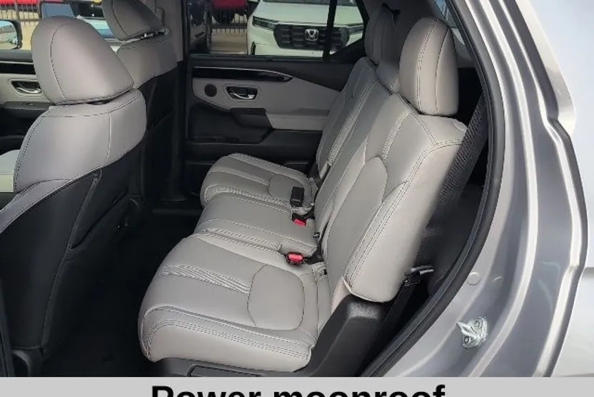 2025 Honda Pilot Touring photo 1