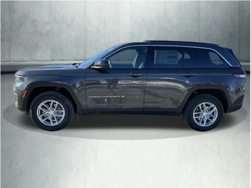 2025 Jeep Grand Cherokee Laredo photo 1