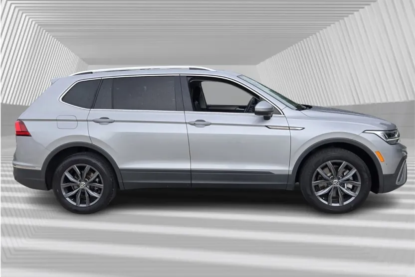 2022 Volkswagen Tiguan SE photo 1