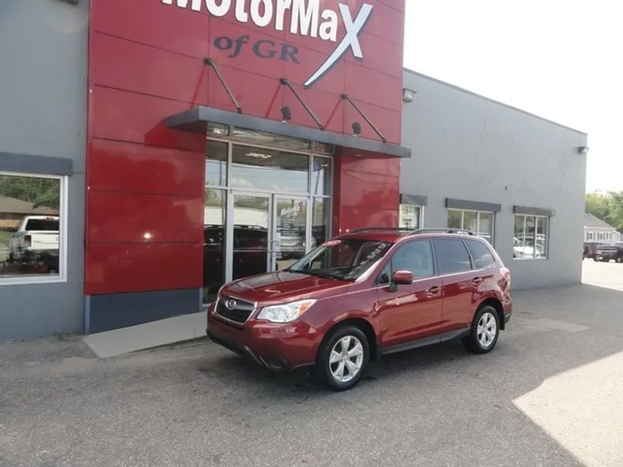 2015 Subaru Forester 2.5i Premium photo 1